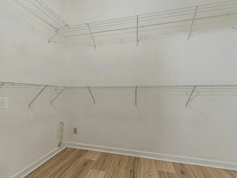 5755 Lakeview Cir — Photo 40