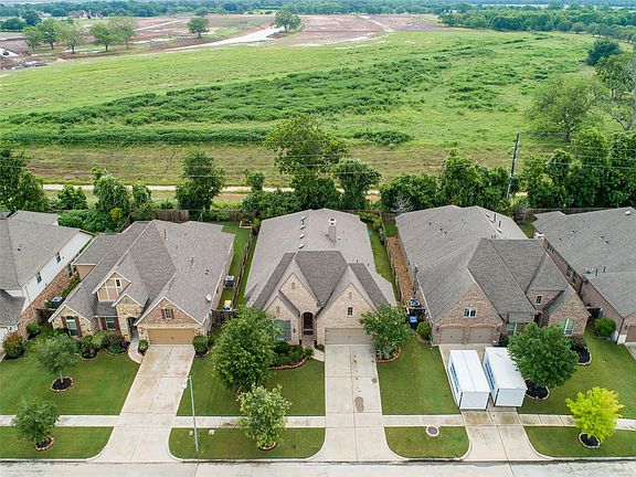 3rd image of 4830 Trickle Creek Dr