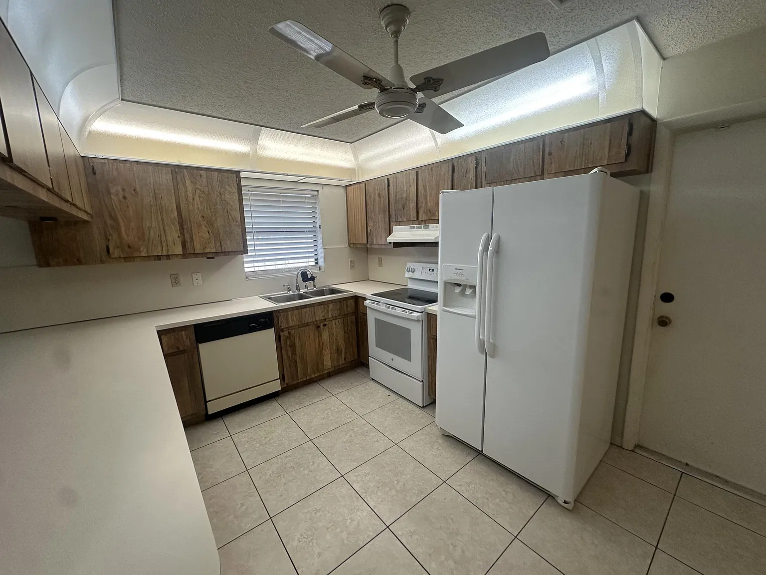 3 bed, 2.0 bath, 1876 sqft, $2,750 — Photo 4