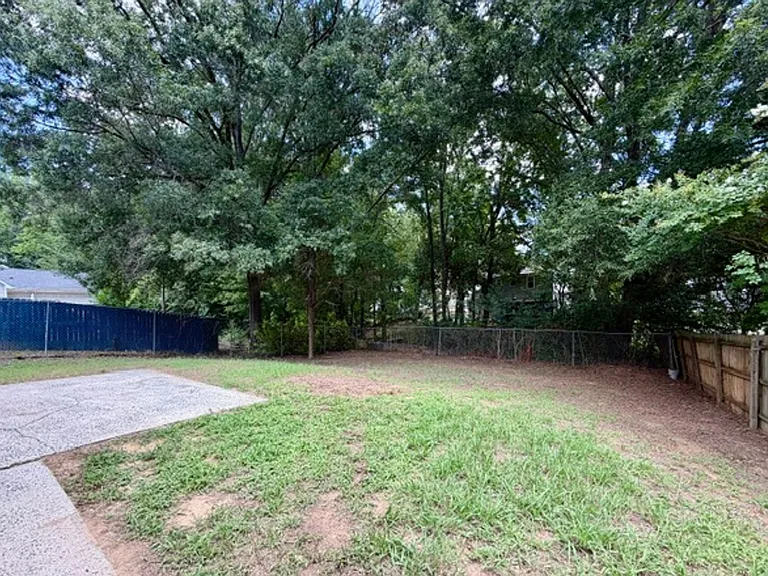 8231 Meadowdale Ln — Photo 3