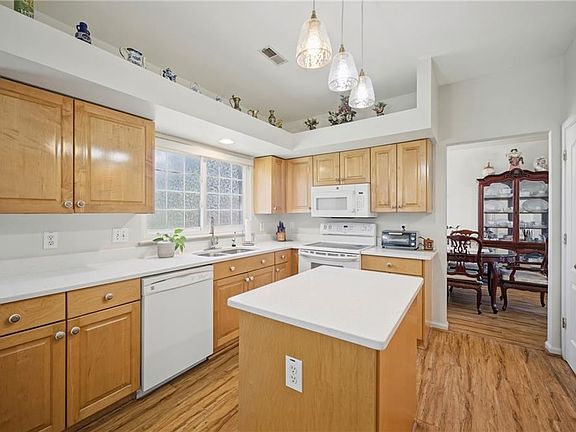 4th image of 2909 Elmore St