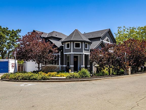 3rd image of 3861 La Vista Court