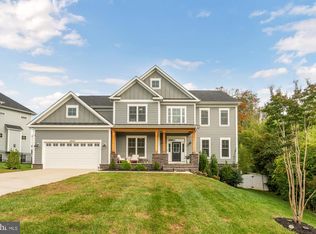 10602 Oak Pl, Fairfax, VA 22030