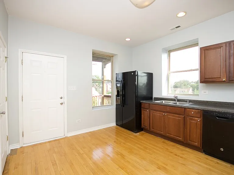 2537 N Kildare Ave #M06R — Photo 5