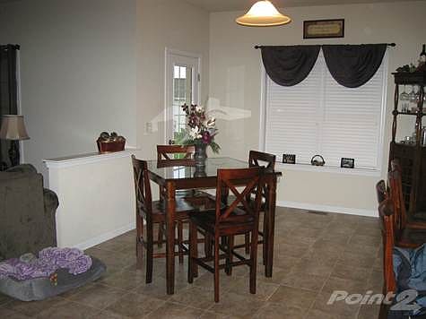 136 Ashford Dr dining area