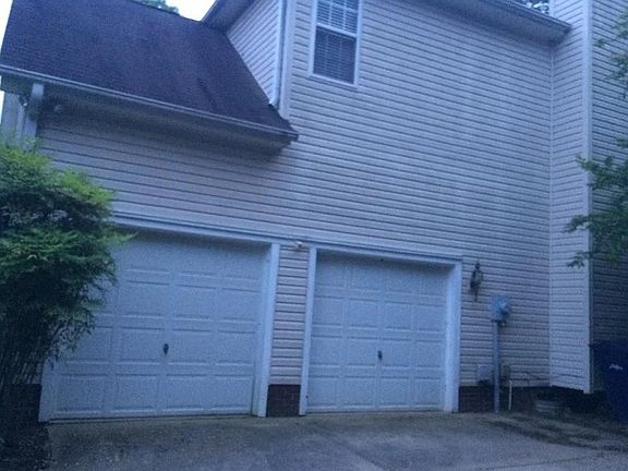 5th image of 600 Hyde Park Ln