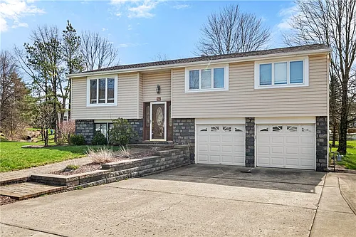 16 Wheatfield Dr Photo 1
