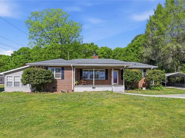 520 S Spring St, Walhalla, SC 29691