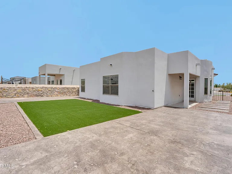 13095 Emerald Hills Ave — Photo 23