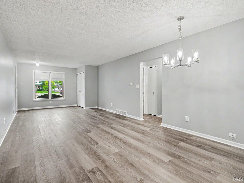 22767 Garfield St #16, photo 5