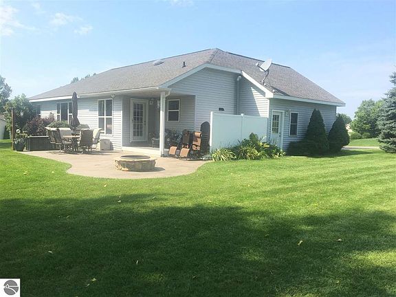 3rd image of 465 Heartland Dr