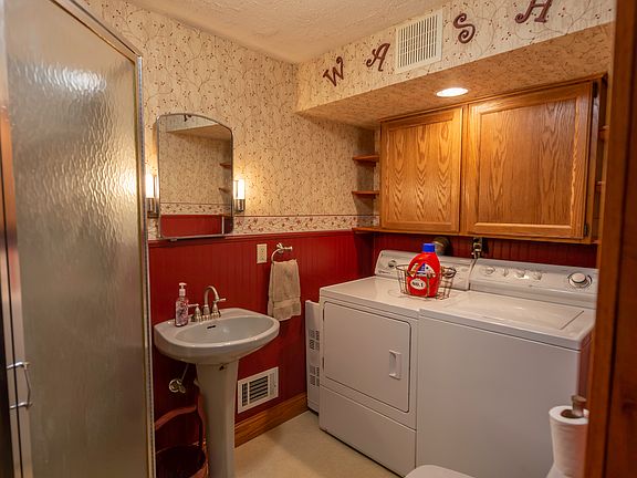 Laundry/bathroom