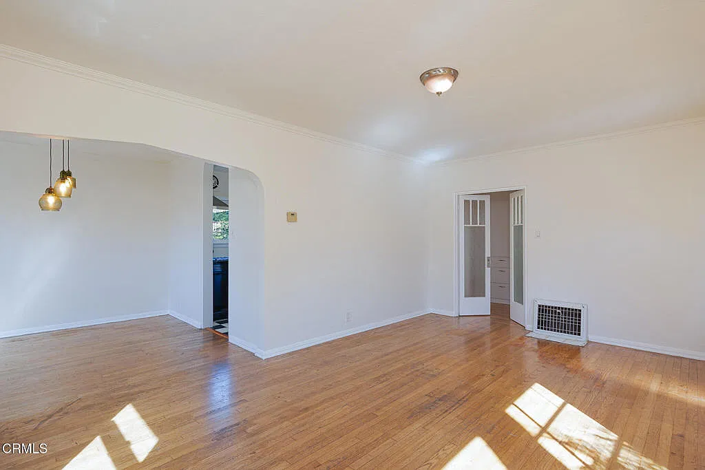 3 bed, 1.0 bath, 1018 sqft, $3,875 — Photo 4