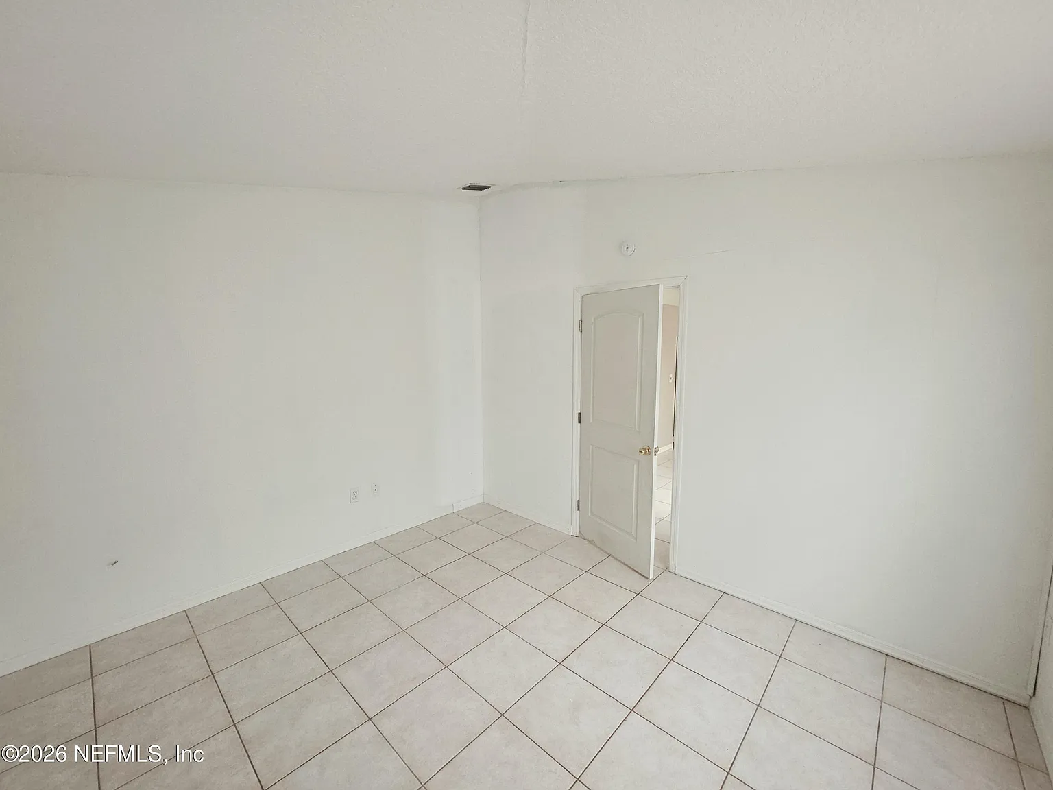 3 bed, 2.0 bath, 1640 sqft, $2,100 — Photo 4