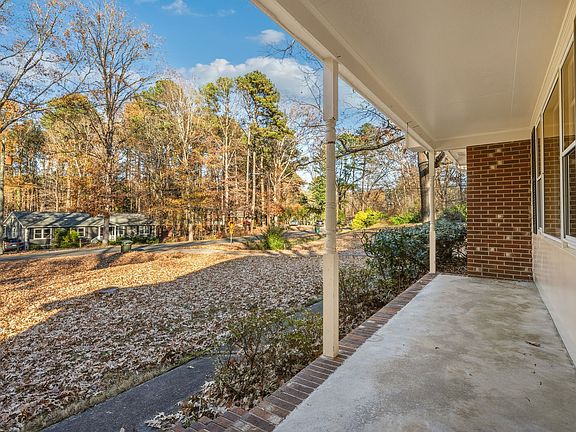 3rd image of 221 Landsbury Dr