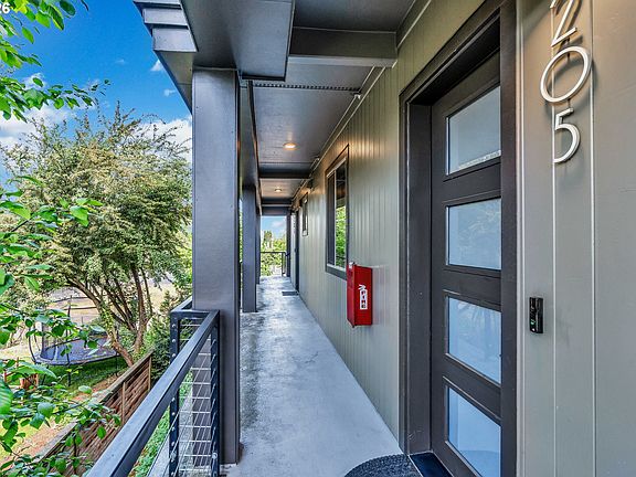 4th image of 6822 N Greenwich Ave #205