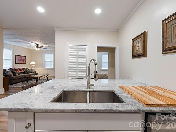 3rd image of 1208 Phillips Ct