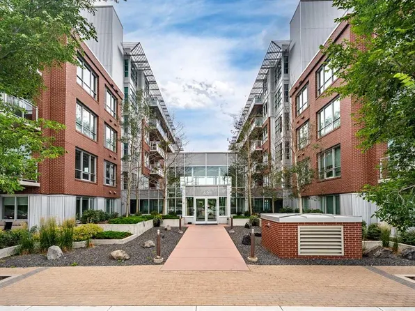 63 N Inglewood Park SE #308, Calgary, AB T2G 1B7