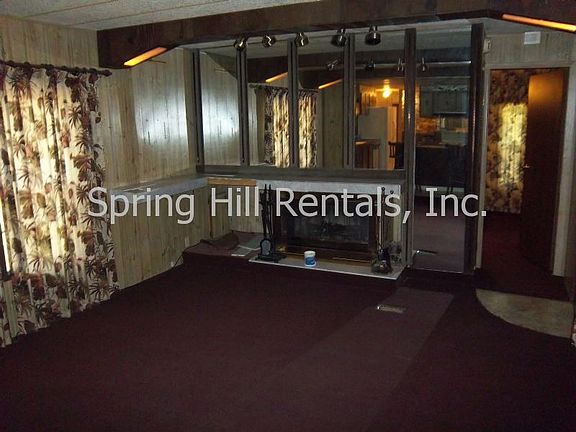 Living room w/fireplace