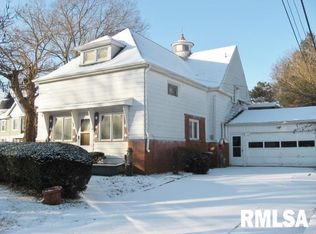 729 S 7th St, Pekin, IL