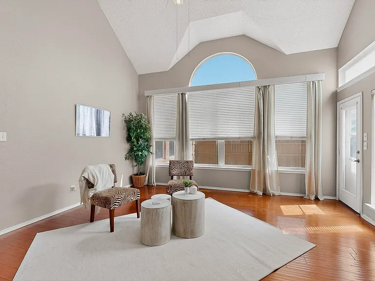 2023 Nottingham Pl — Photo 3