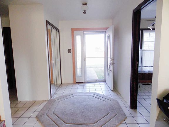 3rd image of 7547 W Woodlawn Dr