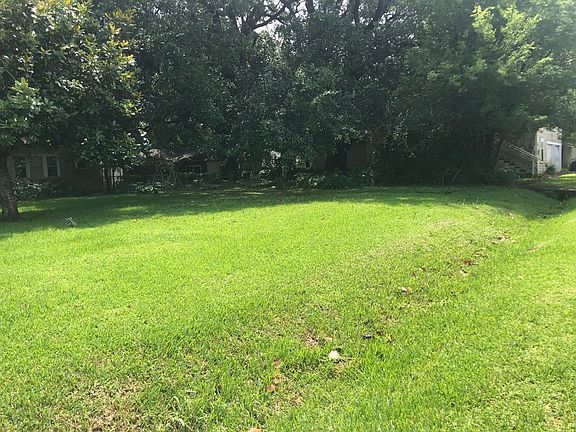 2nd image of 802 Llano St