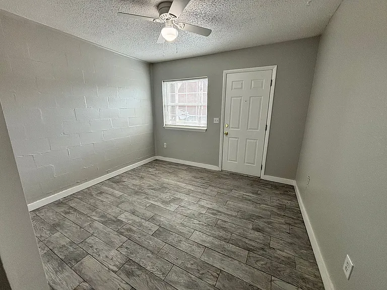 320 E Edwards St #12 — Photo 6