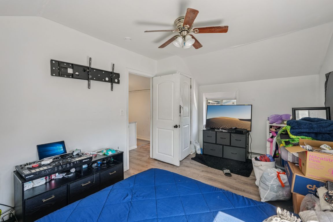 Elm St-S2606-030.jpg