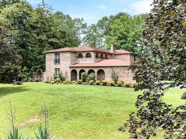 1738 Heathrow Dr, Cookeville, TN 38506