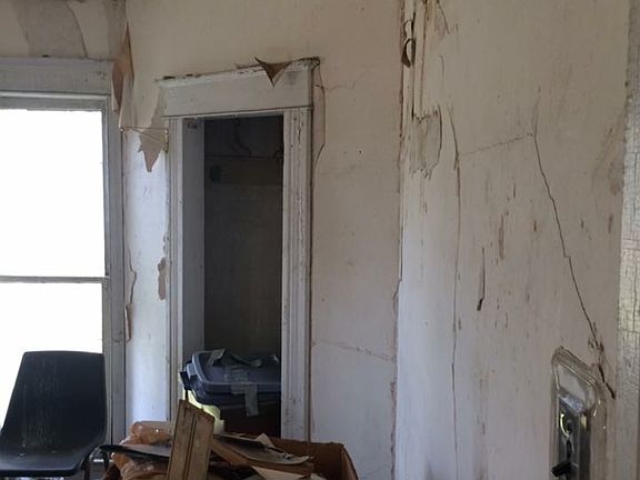 4th image of 1010 W Myrtle St