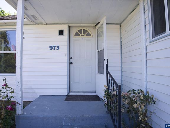 3rd image of 973 23rd Ave