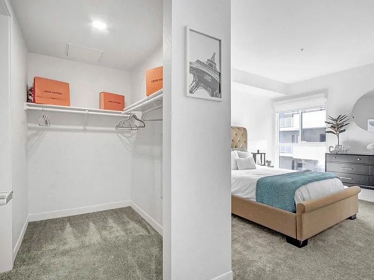 Watermark Apartments — Photo 8