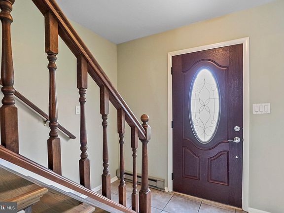 2nd image of 719 Tower Dr