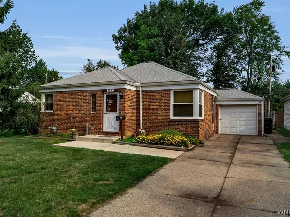 372 Woodland Dr, Buffalo, NY 14223