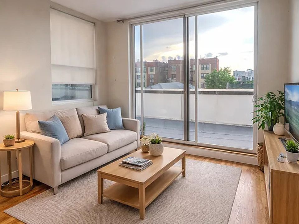 1st image of 2779 University Ave #4D