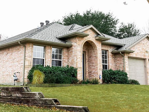 2nd image of 1207 Greenbriar Ln