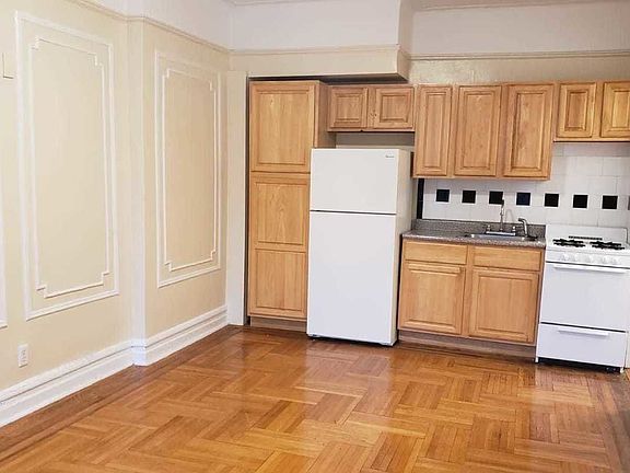 4th image of 530 Parkside Ave APT 2G