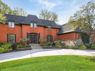 2 Regent Ct, Burr Ridge, IL 60527