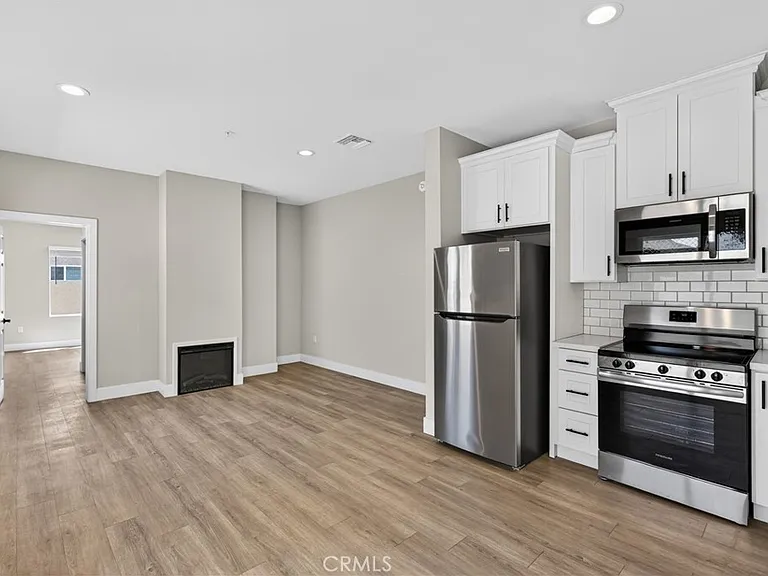 8414 Burnet Ave — Photo 9