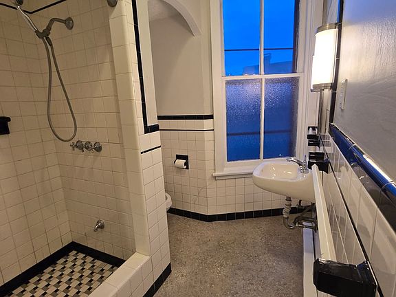 4th image of 817 N 2nd St APT 3
