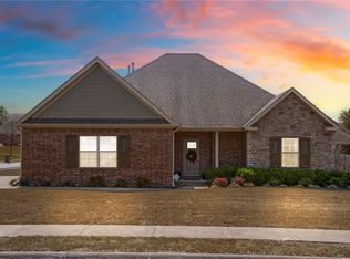 114 Saint Vincent St, Lowell, AR 72745