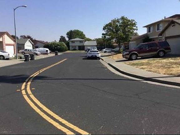 Exterior Neighborhood (street photo)