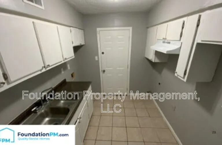 2961 Grenadier Cv — Photo 3