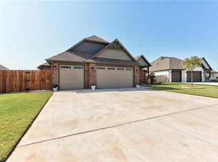 12124 SW 49th St, Mustang, OK 73064