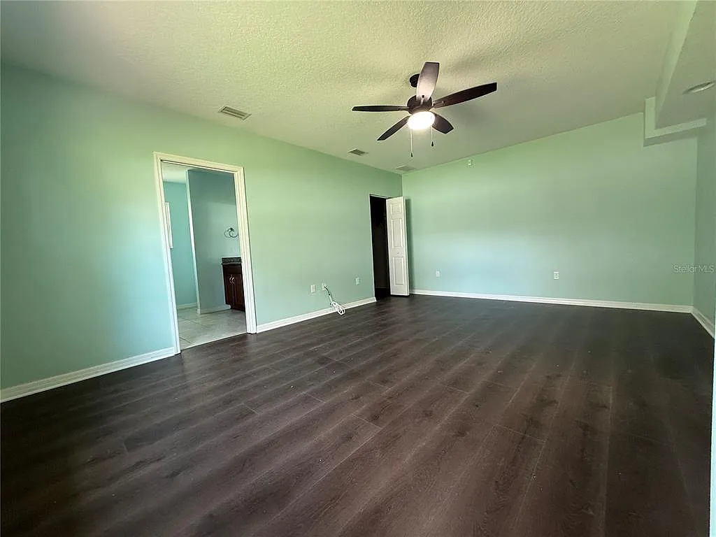 3 bed, 2.0 bath, 1857 sqft, $2,000 — Photo 4