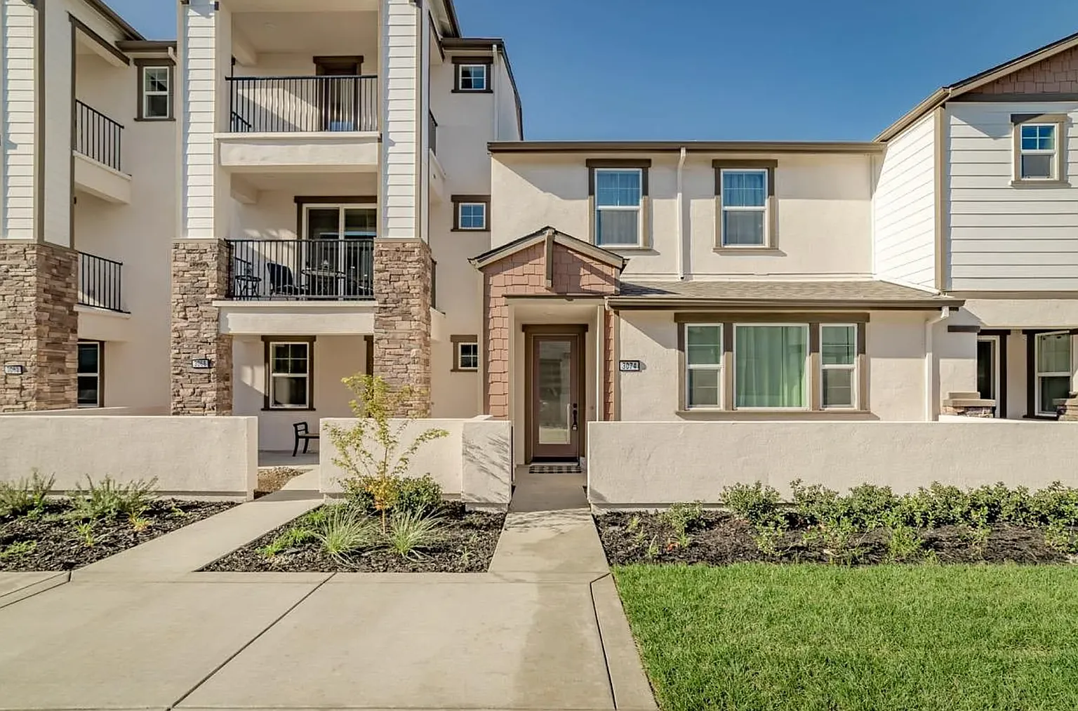 3074 Seaspray Walk photo 1