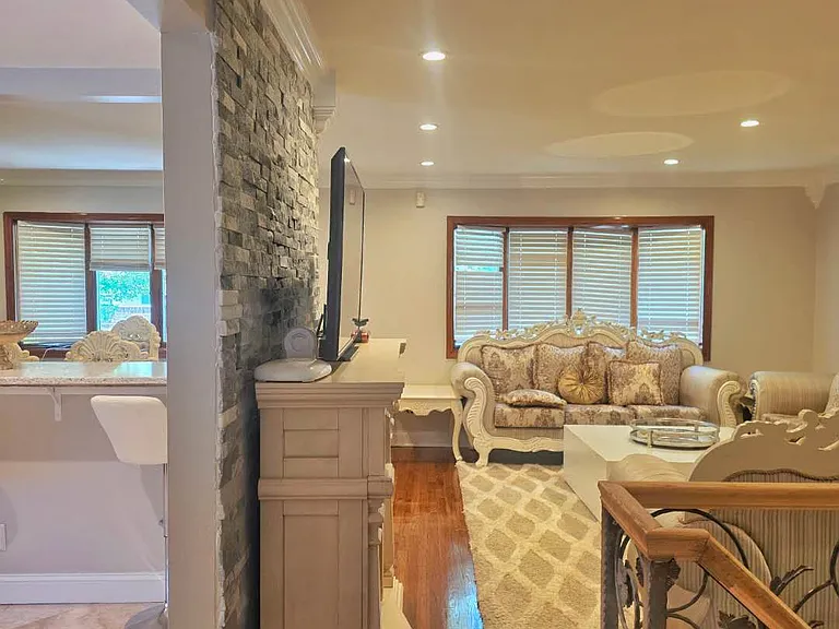 352 Elverton Ave #2 — Photo 8