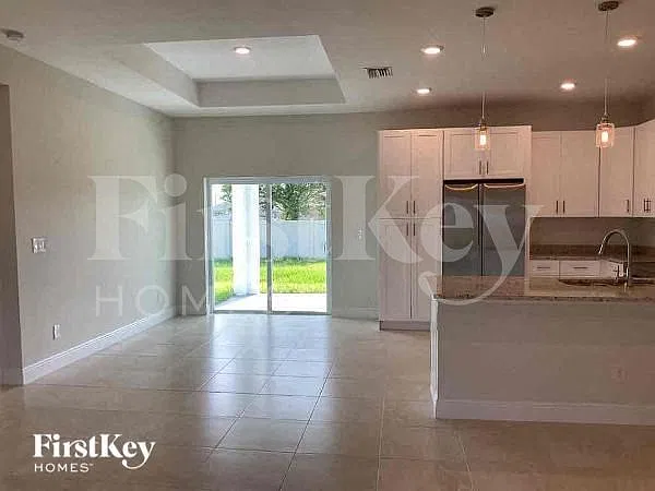 3 bed, 2.0 bath, 1464 sqft, $1,945 — Photo 4