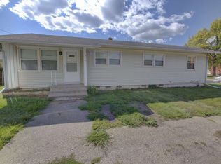 413 W Donahue St, Eldridge, IA